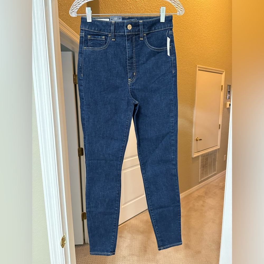 NWT Gap high rise universal jegging jeans size 6/28.